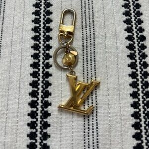 Louis Vuitton Gold LV Facettes Bag Charm & Key Holder (Keychain)